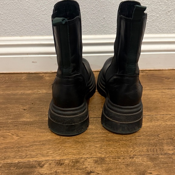 Black Leather Steve Madden Chelsea Boots - Picture 3 of 10